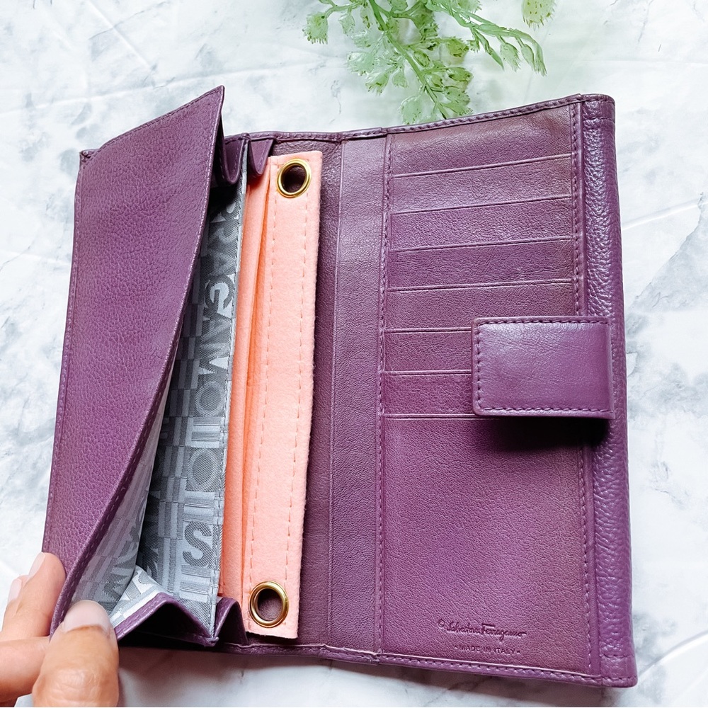 SOLD! Salvatore Ferragamo Gancini Leather bifold wallet 💜 - Picture 7 of 9